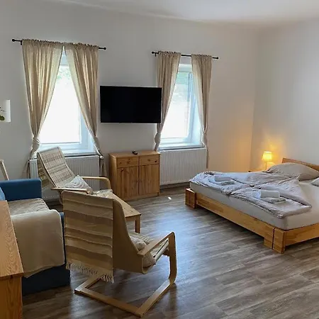 Hostinec U Pejska A Kocicky Marianske Lazne Exterior photo